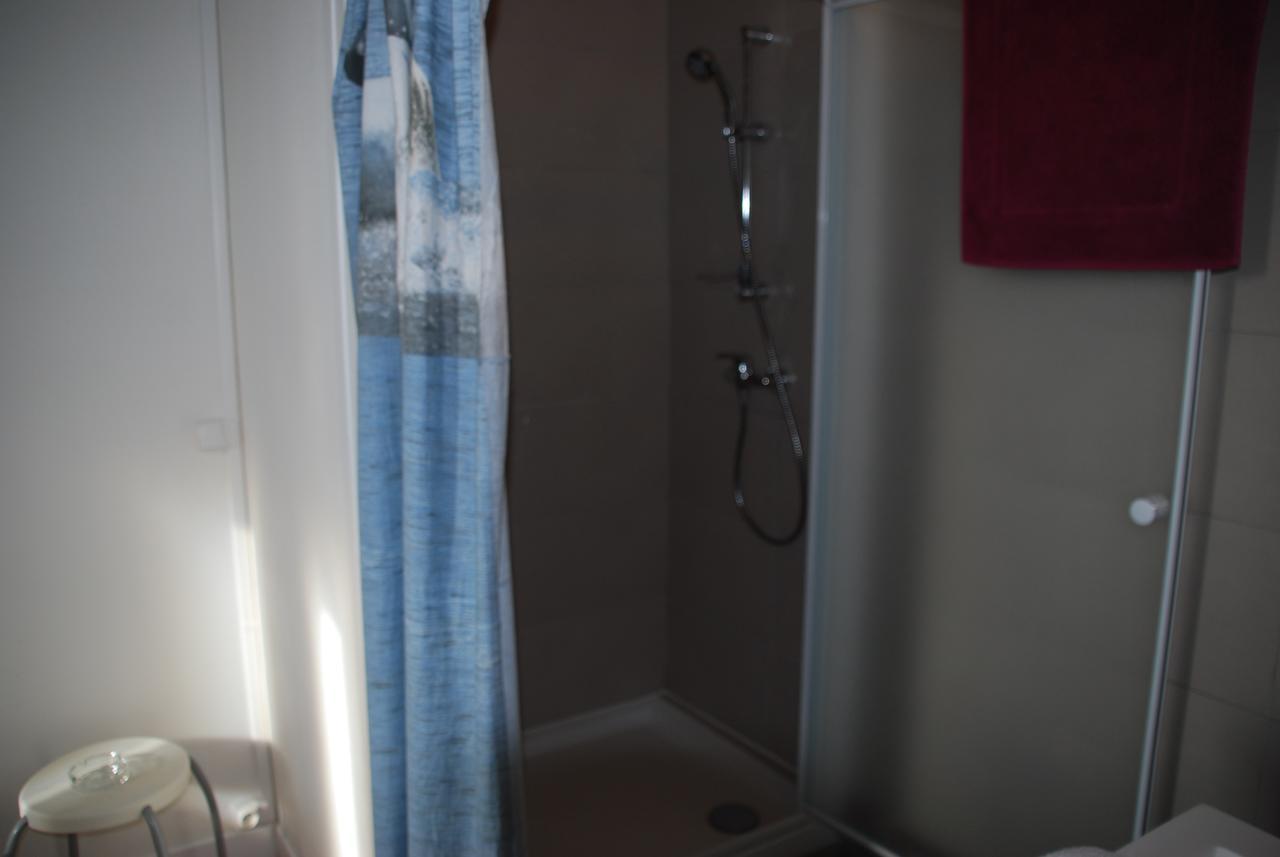 Hotel Dg Mery-sur-Oise Bagian luar foto