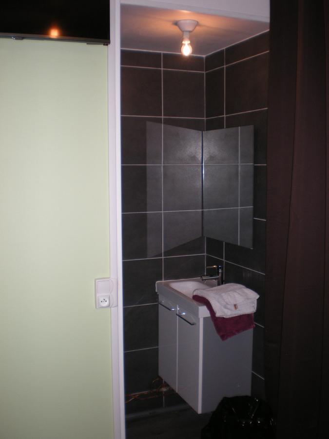 Hotel Dg Mery-sur-Oise Bagian luar foto
