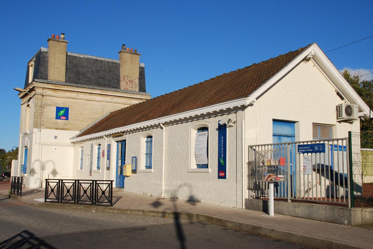 Hotel Dg Mery-sur-Oise Bagian luar foto