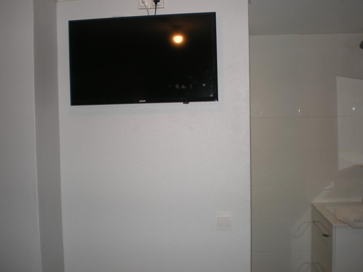 Hotel Dg Mery-sur-Oise Bagian luar foto